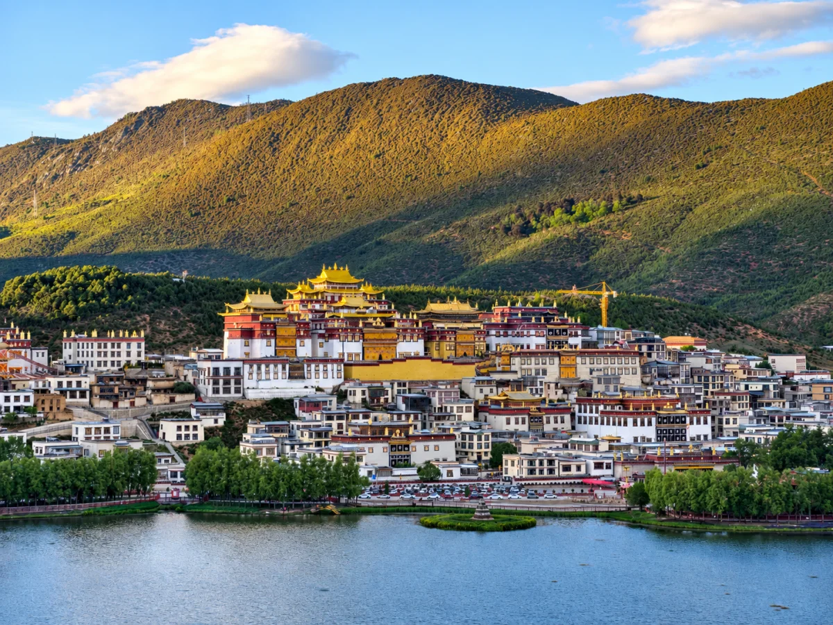Shangri-La Tours
