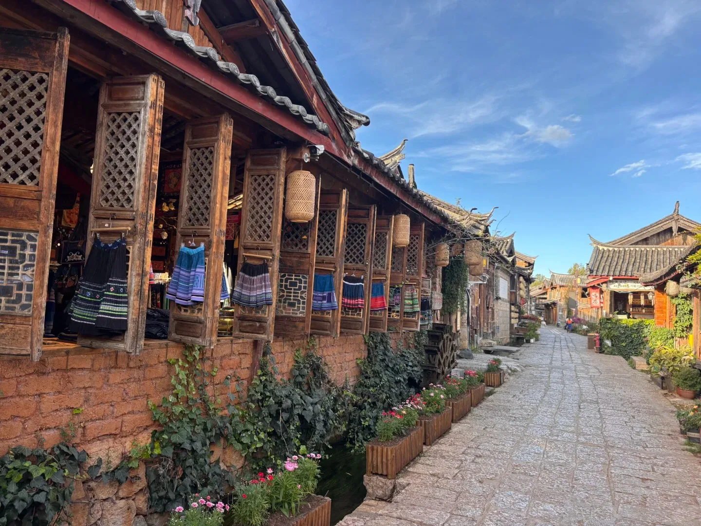 Leisure tour of Shuhe Ancient Town & tie-dye experience - Photo 1