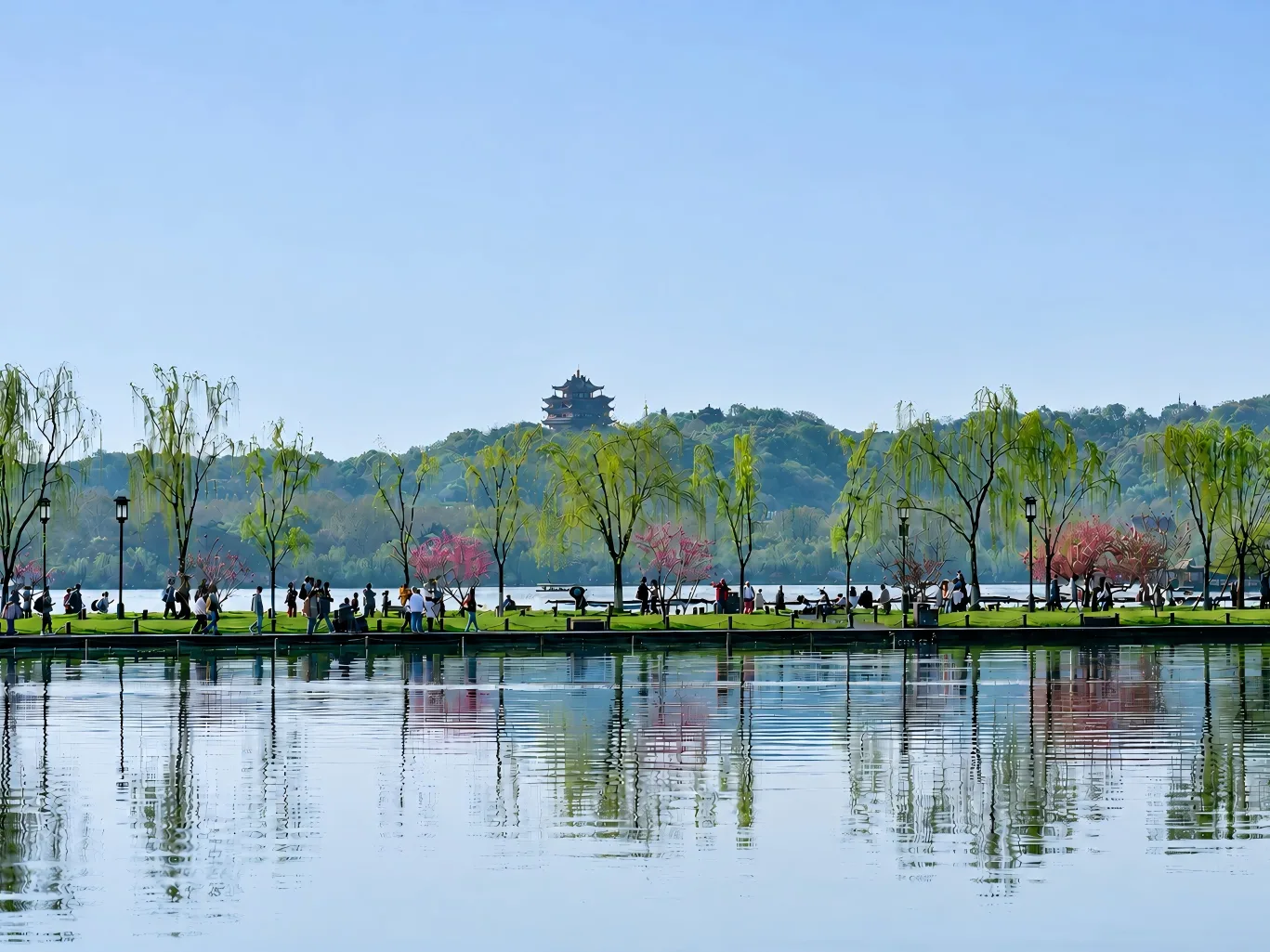 West‑Lake tour - Photo 2