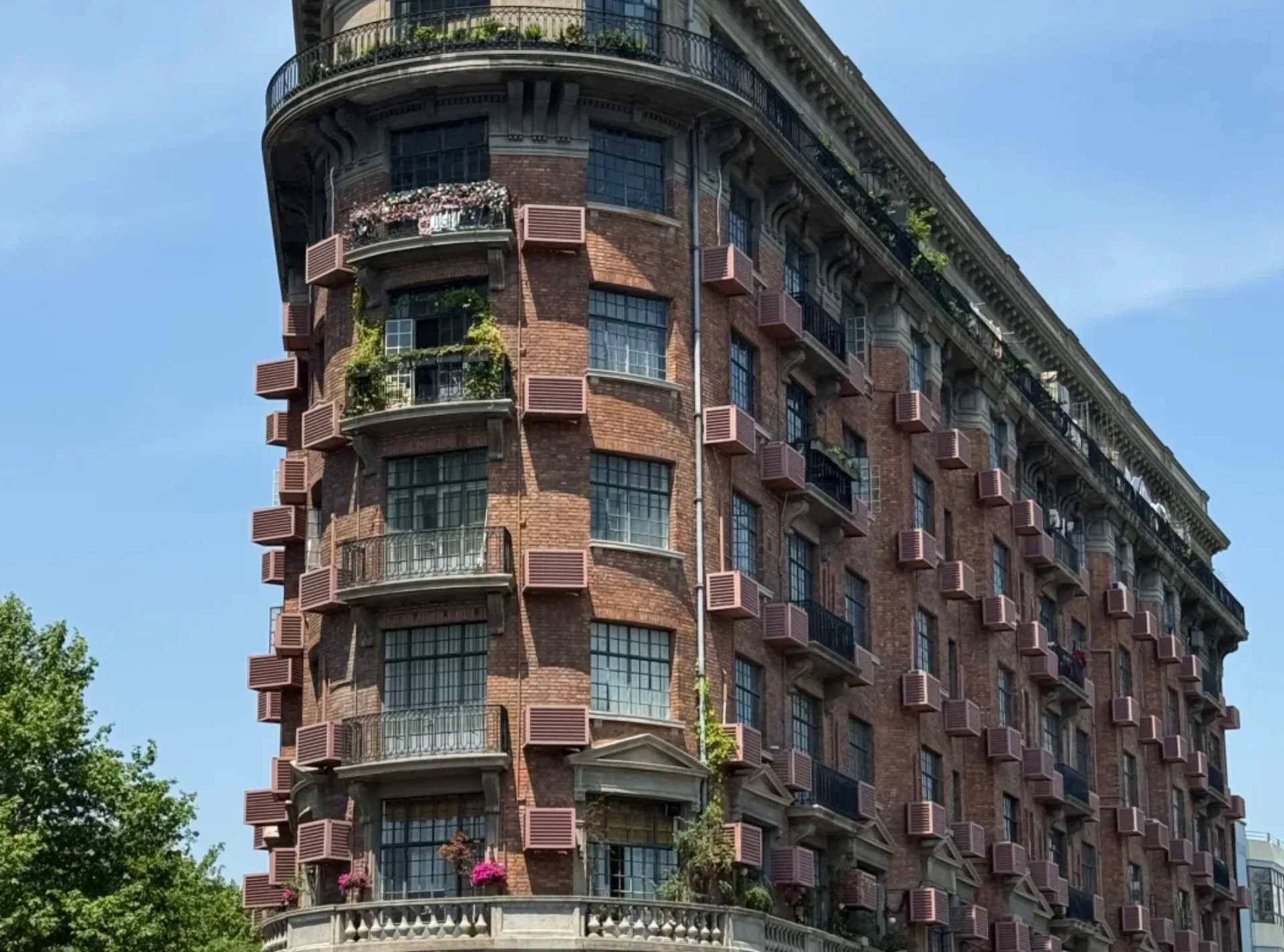 Yu Garden, City God Temple, Nanjing Road, Wukang Road, Lujiazui & Huangpu River Cruise - Photo 2