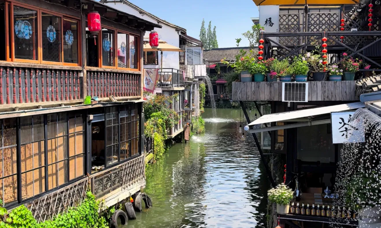 Zhujiajiao Water Town & Tianzifang Creative District - Photo 1