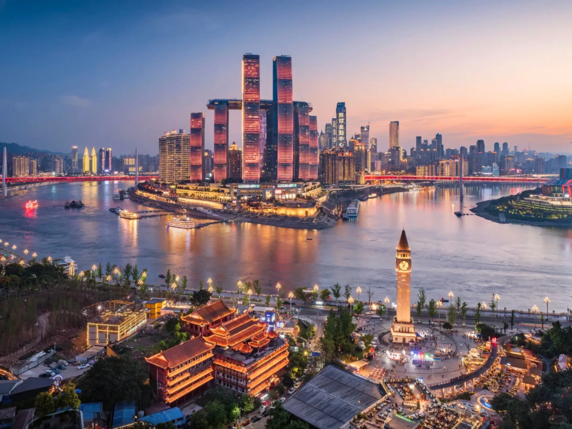 4‑Day Chongqing Cityscapes, Karst Wonders & Hotpot