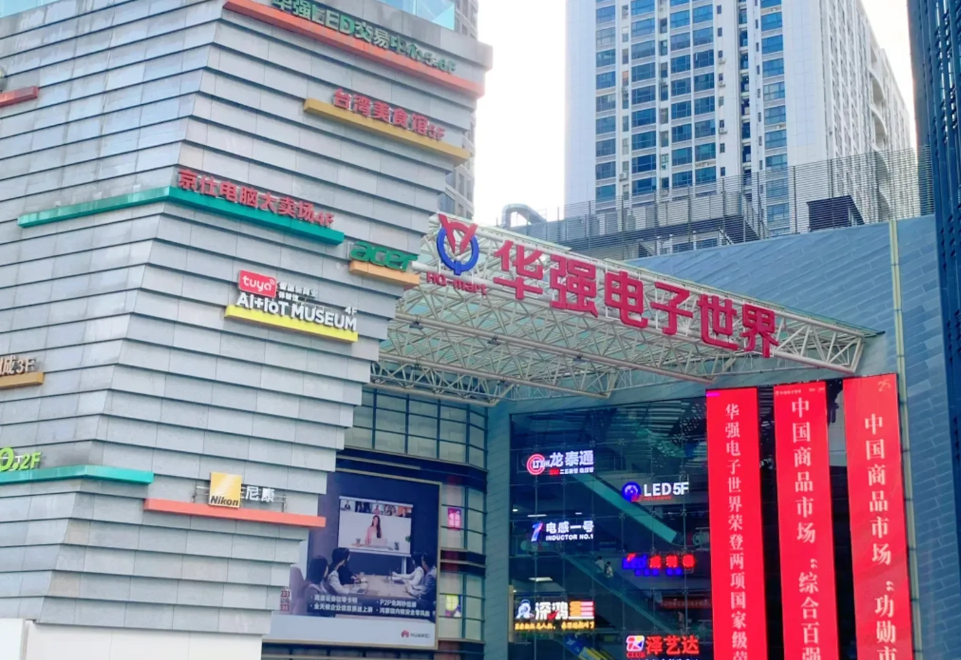 Huaqiangbei Electronics – DJI Drone Demo – Futuristic Underground Hub - Photo 1