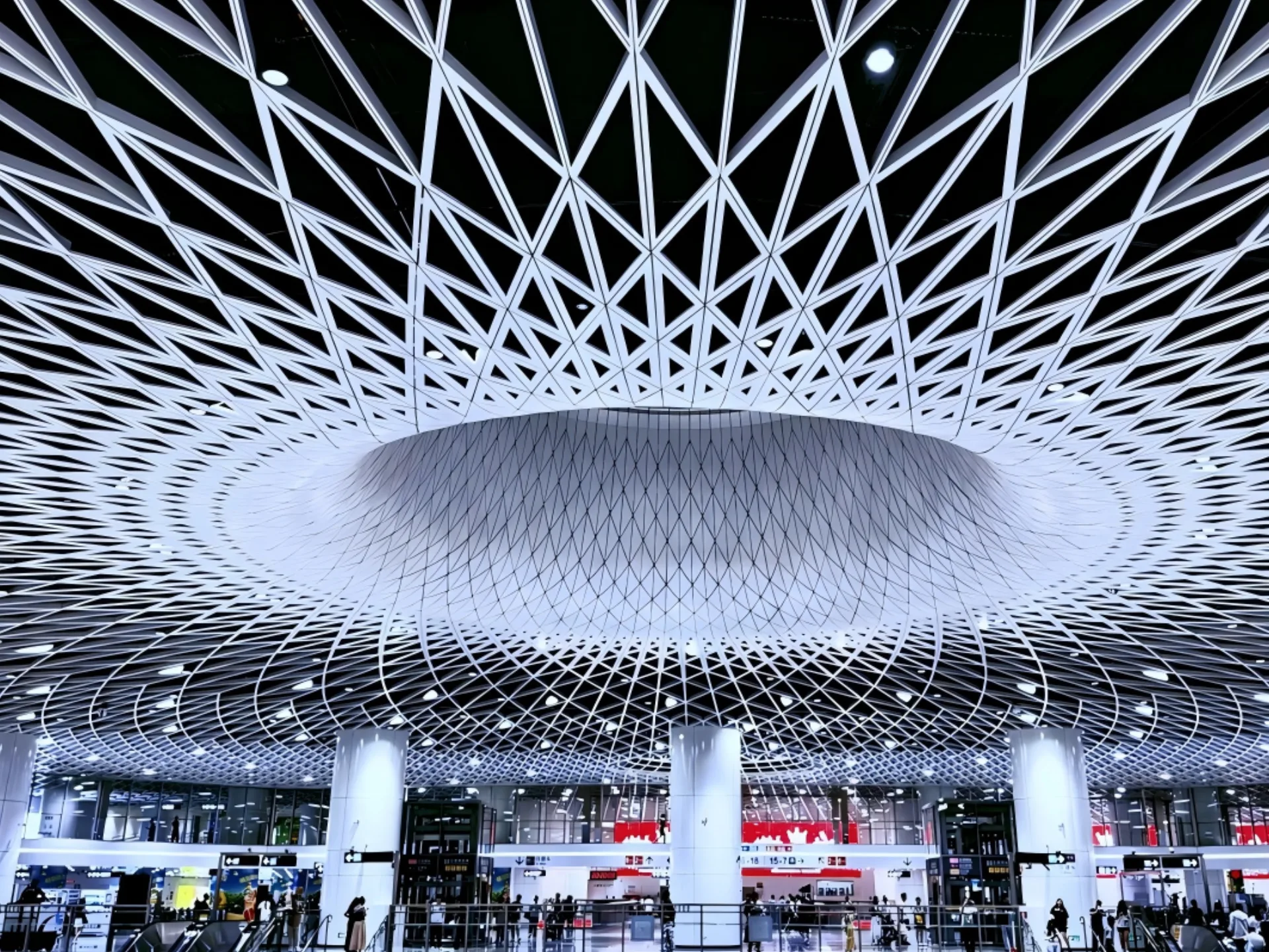Huaqiangbei Electronics – DJI Drone Demo – Futuristic Underground Hub - Photo 3