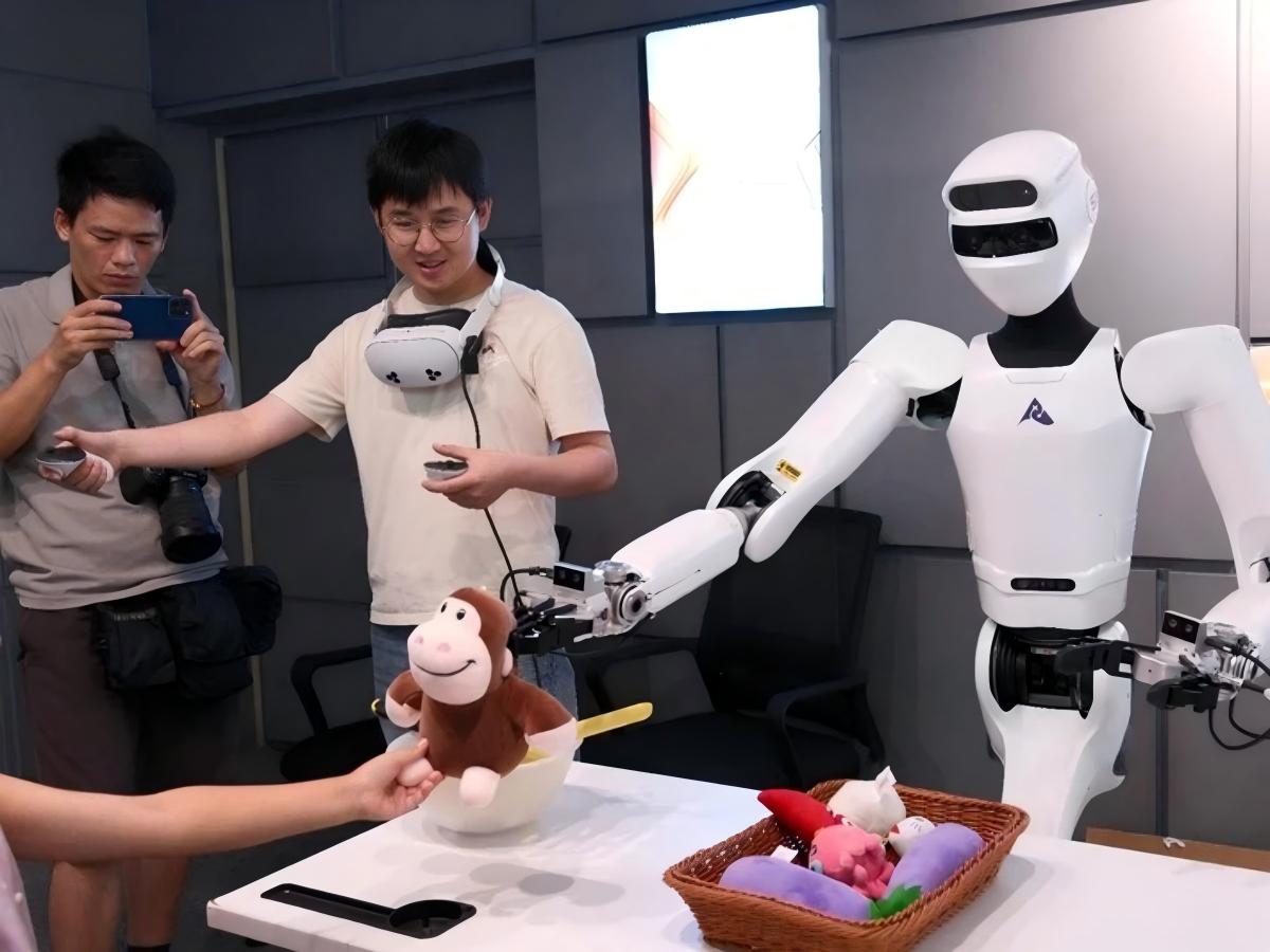 Self‑Driving Taxi, Robot 6S Store & Departure - Photo 2