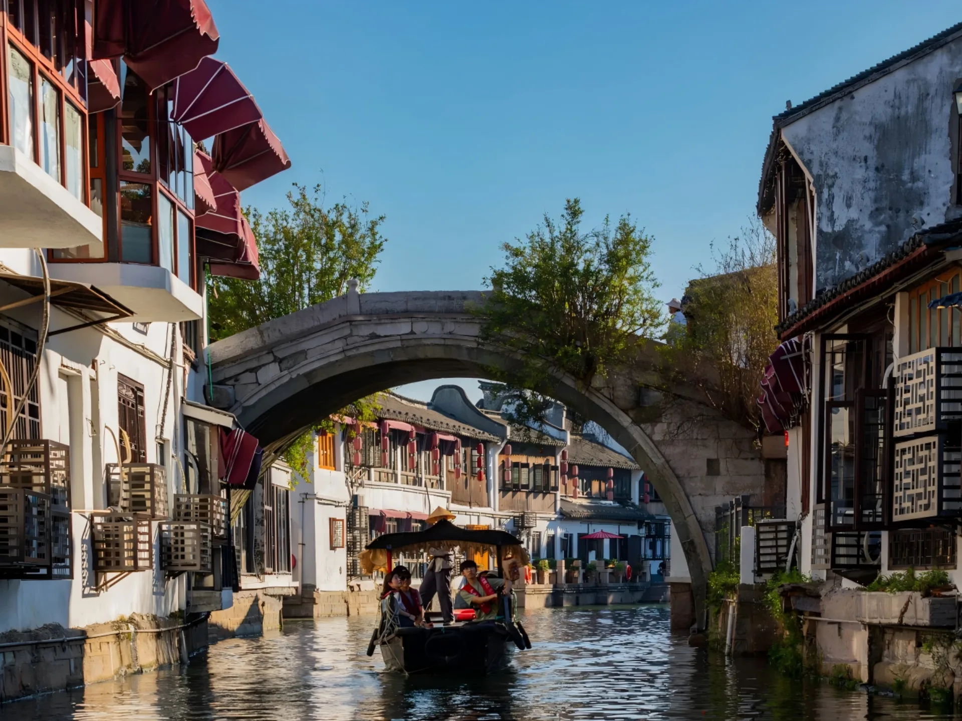 6-Day Jiangnan Classic Tour Shanghai, Suzhou and Hangzhou Ancient Water Towns Discovery
