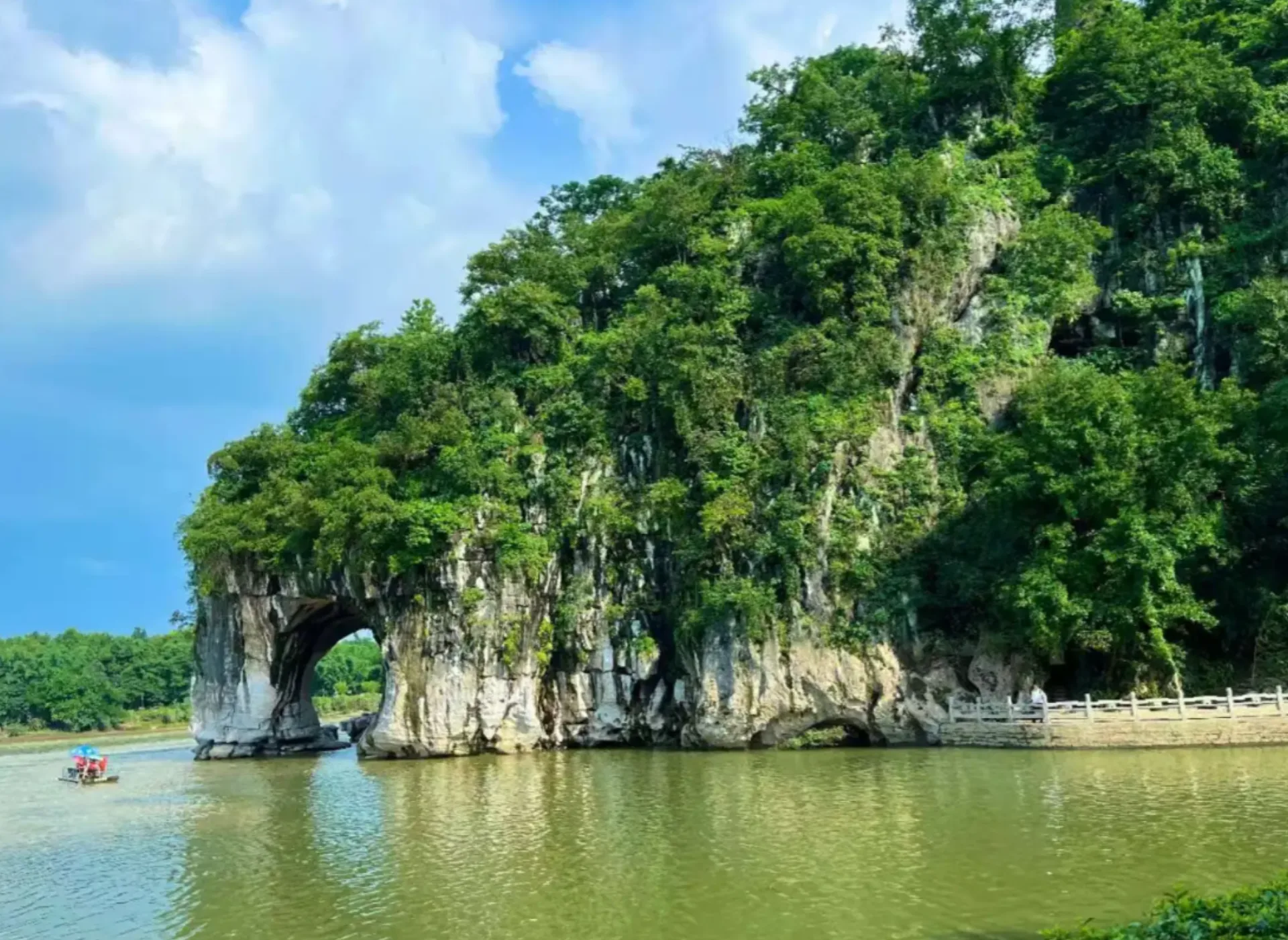 High-Speed Train from Guangzhou to Guilin & Elephant Trunk Hill Park
